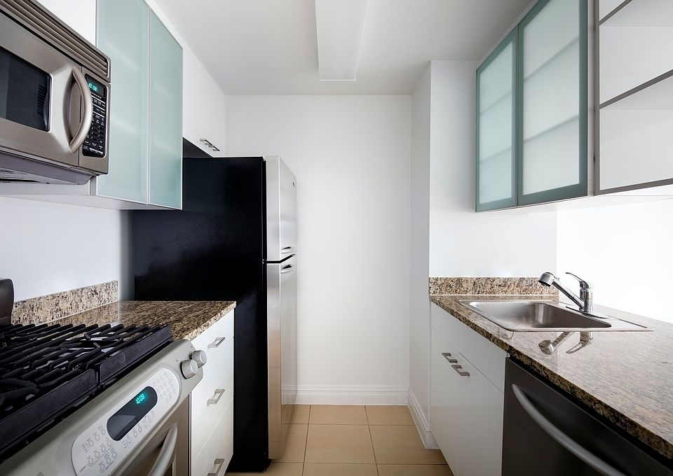 1st image of 325 N End Ave APT 9L