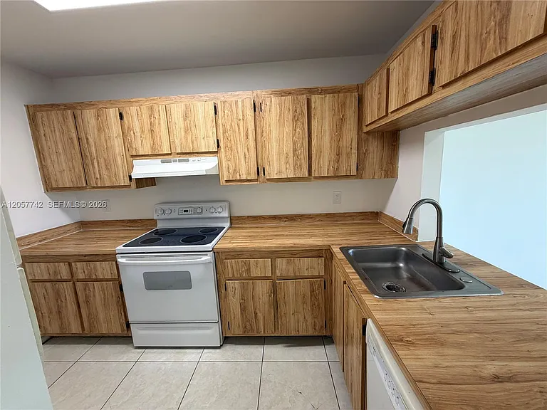 411 NW 100th Pl #201 — Photo 8
