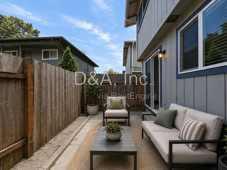 140 NE Conifer Blvd #8 — Photo 15