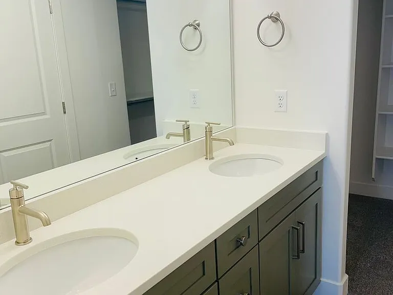 13728 S Devers Dr — Photo 38