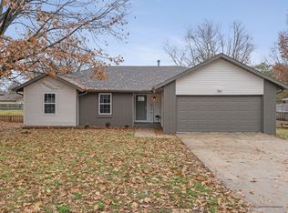 3205 W Roxbury St, Springfield, MO 65807