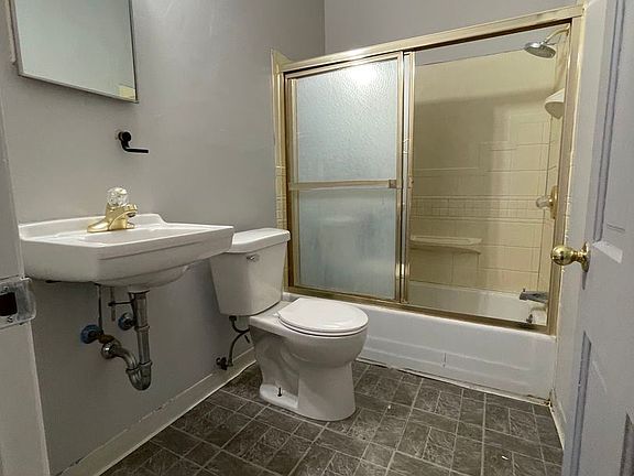 5th image of 321 E 1st St #5551702
