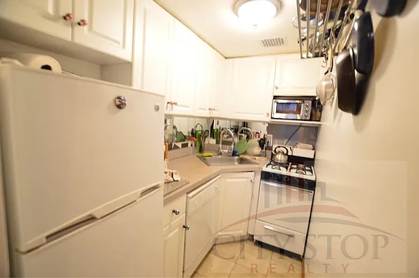 Rented by City Stop Realty | media 7