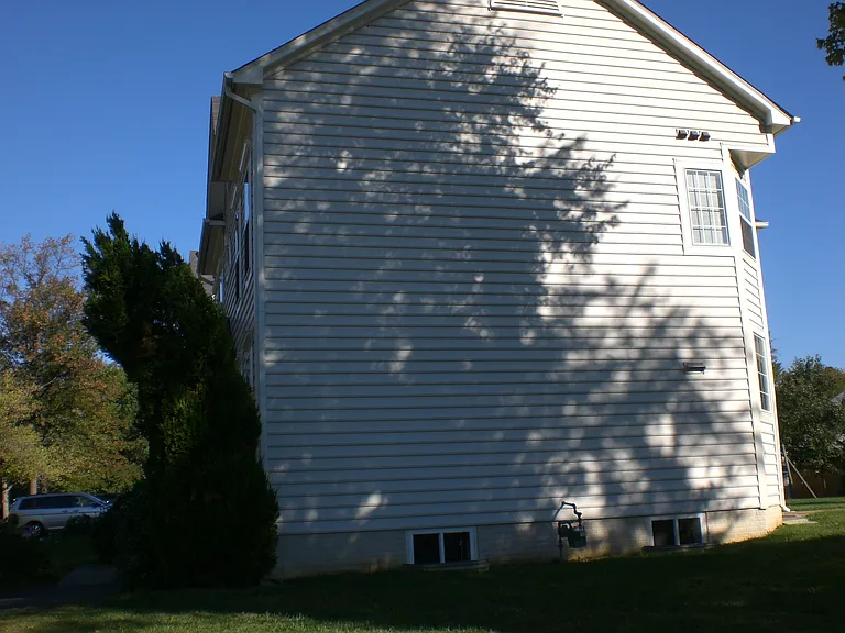 607 N Illinois St — Photo 2