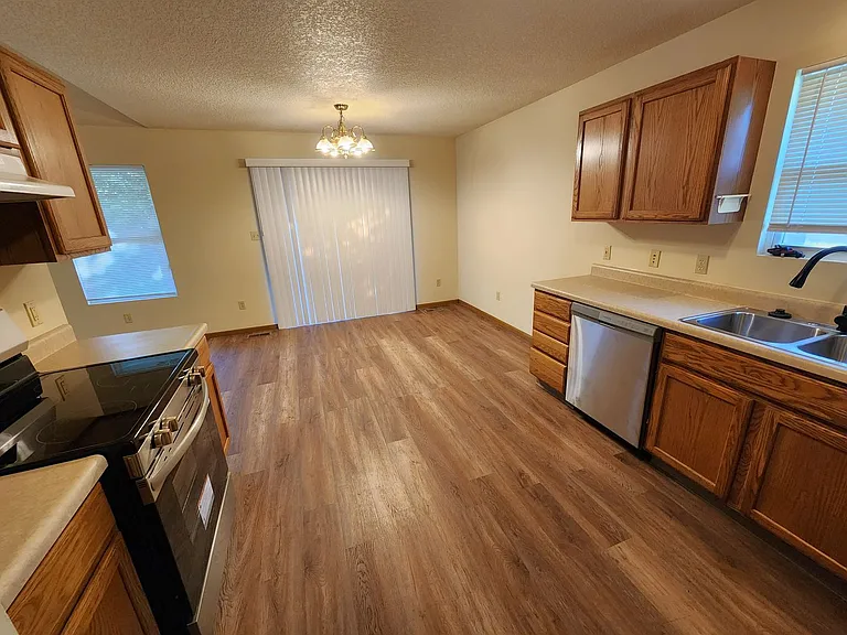 3402 SE Golden Ave — Photo 6
