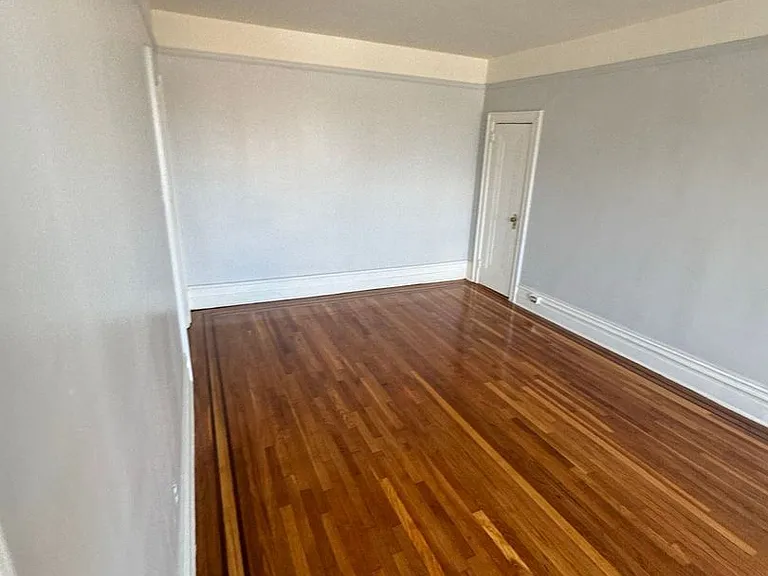 Sevilla Grande - Renovated Units at Journal Square Path — Photo 34