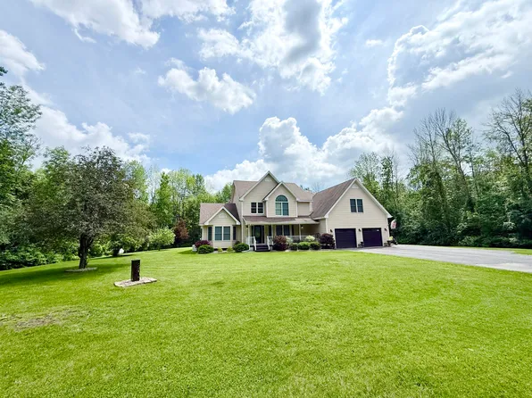 1 Timberline Dr, Morrisonville, NY 12962