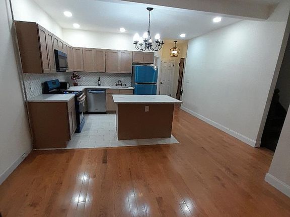 3rd image of 430 Hancock St #Penthouse