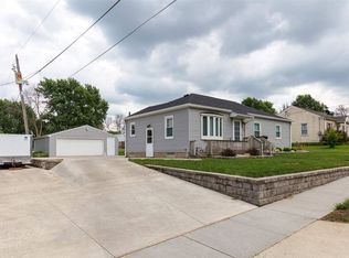 1317 W 11th St, Waterloo, IA 50702