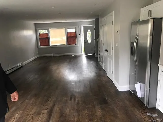 3 bed, 1.5 bath, 1156 sqft, $3,200 — Photo 2