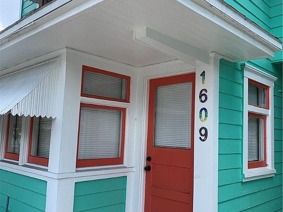 2nd image of 1609-1611 Poinsettia Ave