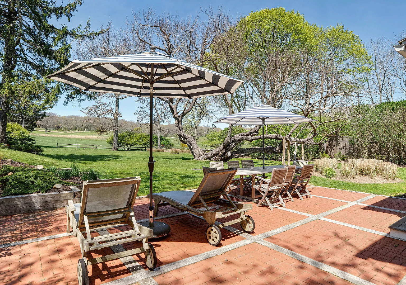 Renovated Farmhouse A, Sunset Views, Walk to Amagansett Town — Photo 1