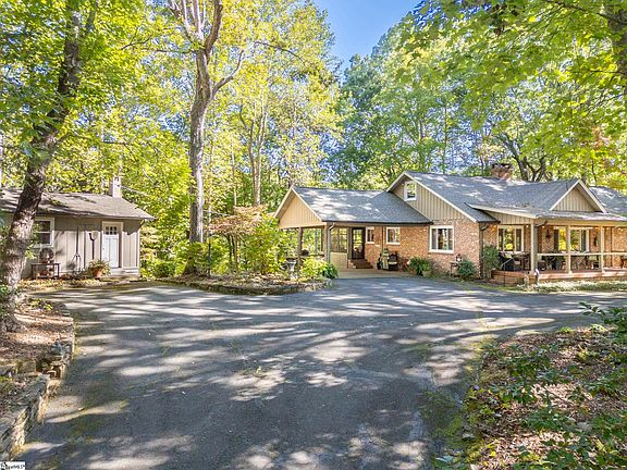 2nd image of 601 E Park Dr