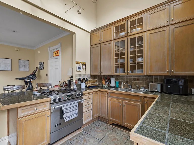 820 N California St — Photo 17