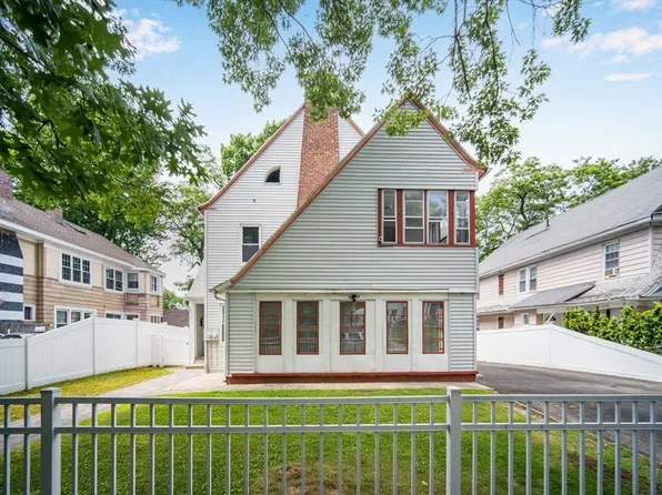 150-152 Leyfred Ter, Springfield, MA 01108