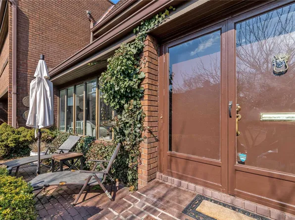 29 Acorn Ponds Drive #358, Roslyn, NY 11576