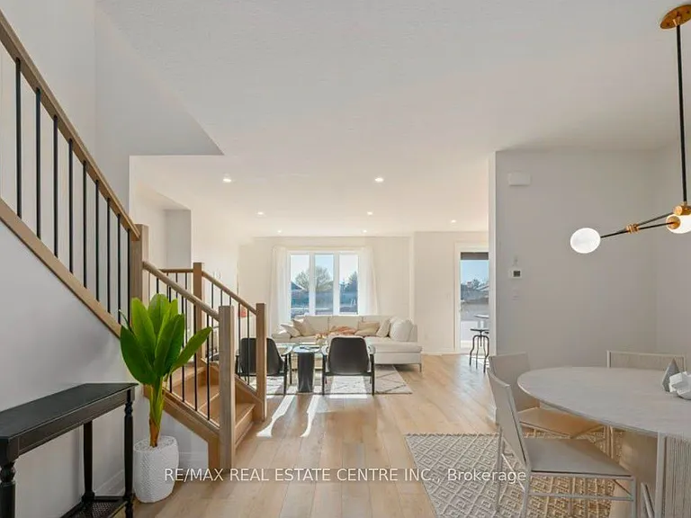 49 Lucas Rd #UPPER ONLY — Photo 4