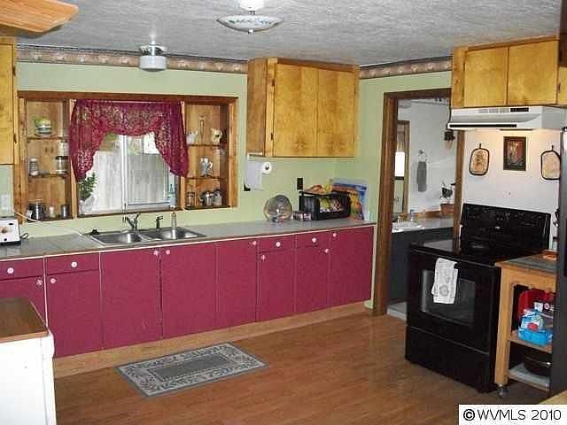 2nd image of 331 E Main St