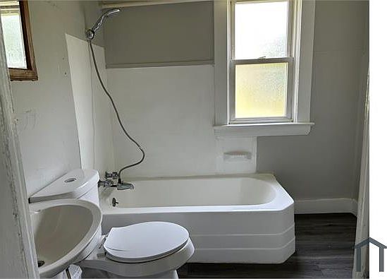3rd image of 10502 Lamontier Ave #1