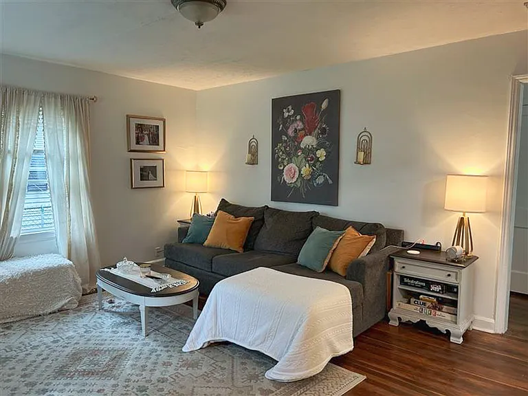 2415 Linden Ave — Photo 2