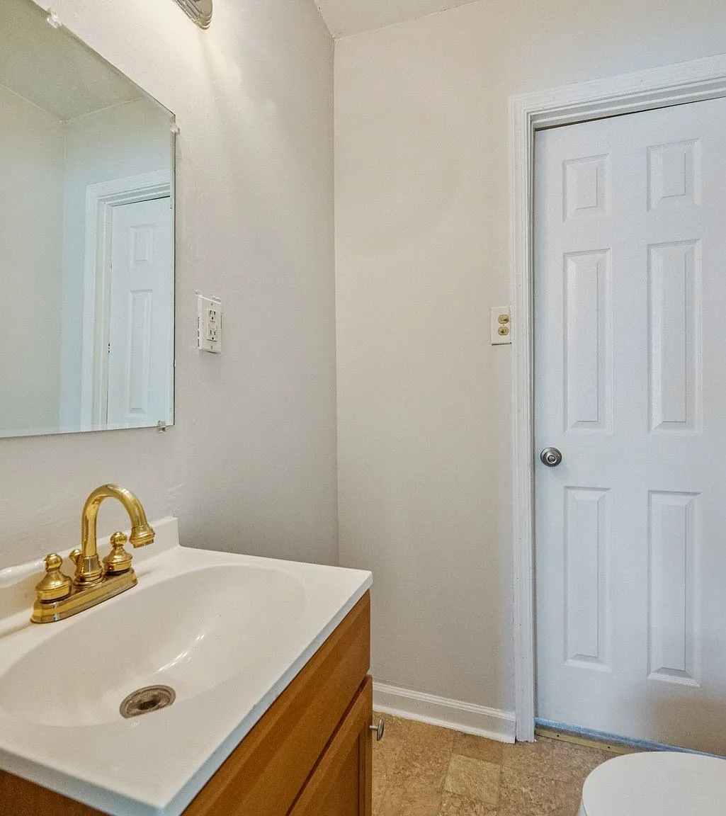 4 bed, 1.5 bath, 1272 sqft, $2,414 — Photo 3