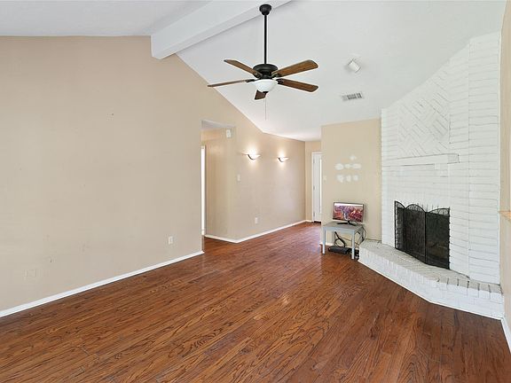 4th image of 16958 Nicole Ln