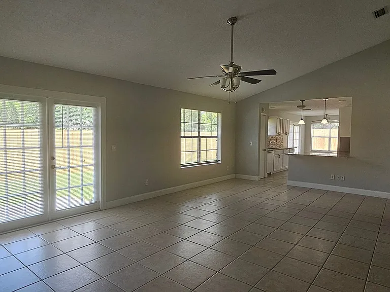 2625 Spring Valley Cir — Photo 3