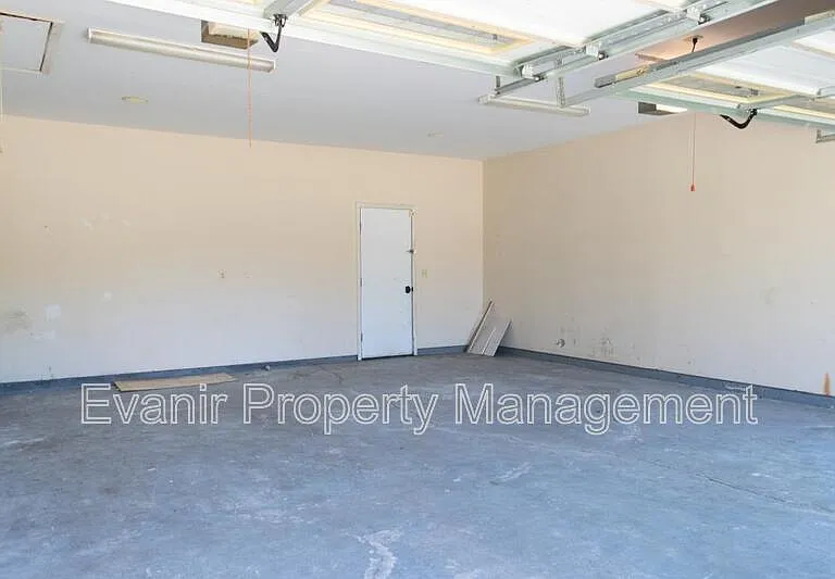 113 Brittany Ln — Photo 35