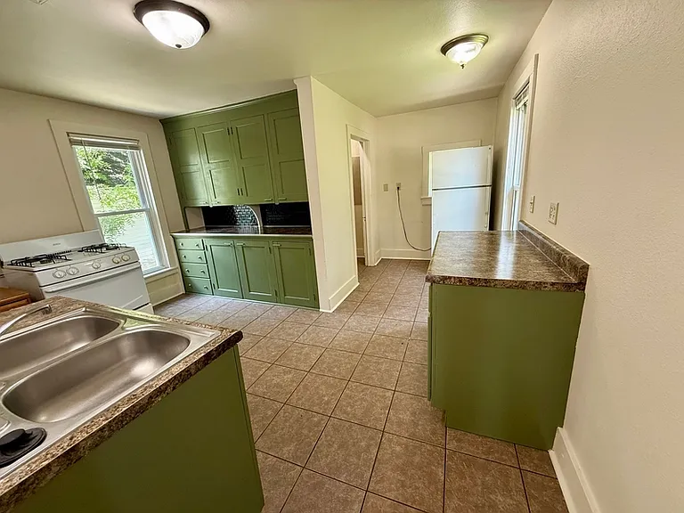 238 Scott Ave — Photo 12