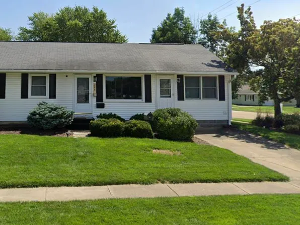 204 3rd Ave, De Witt, IA 52742