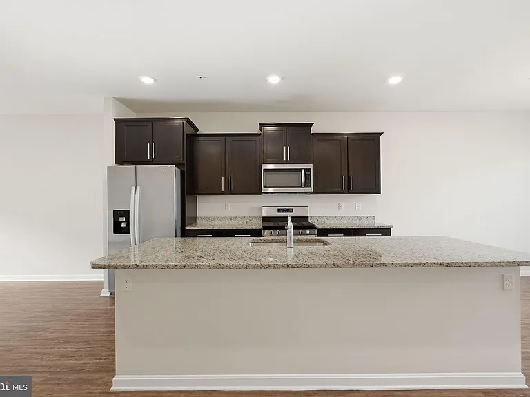 1806 Kellington Ct — Photo 8