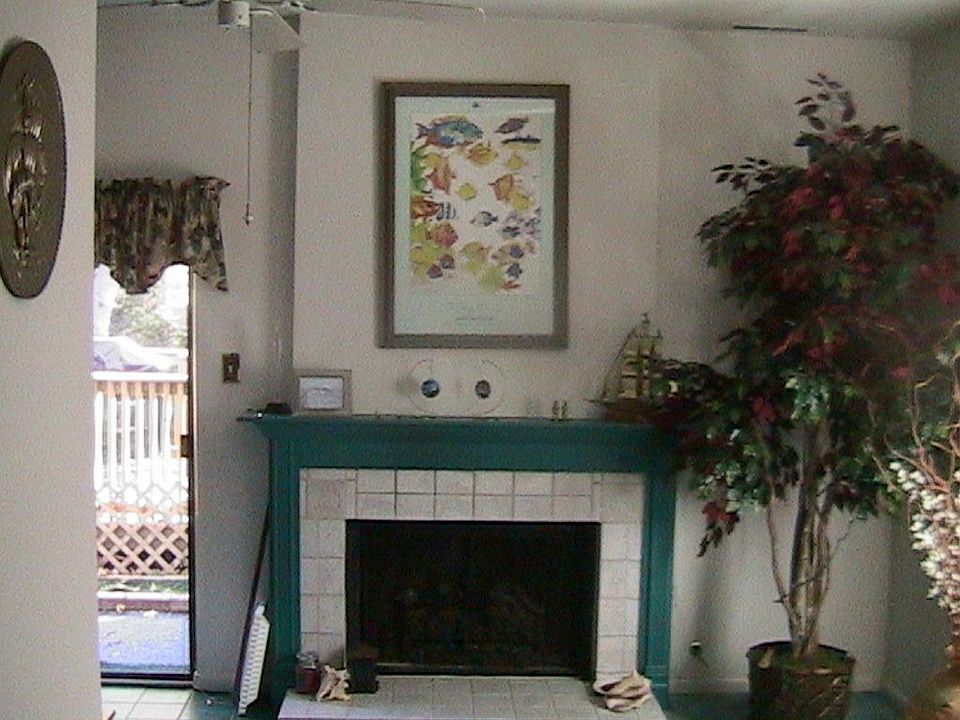 Living Room with gas fireplace