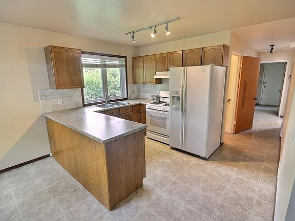 4th image of 9457 79th St NW