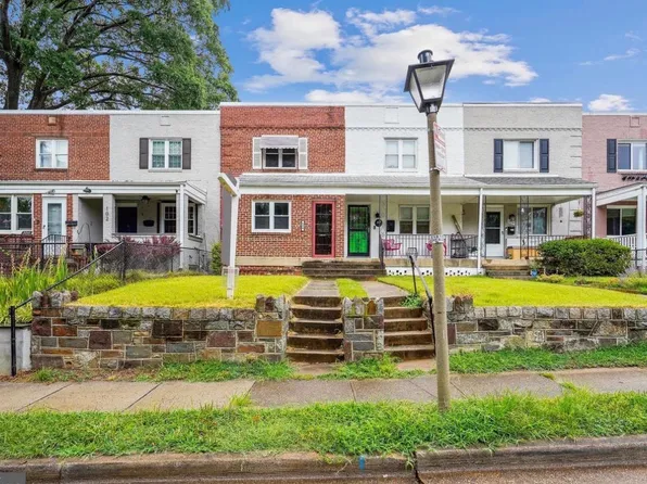 104 Lynhaven Dr, Alexandria, VA 22305