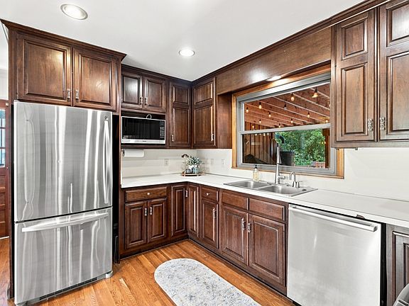 5th image of 2831 Gaywinds Ct