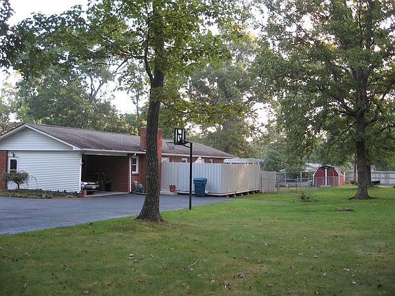 3rd image of 18 Valley Ln