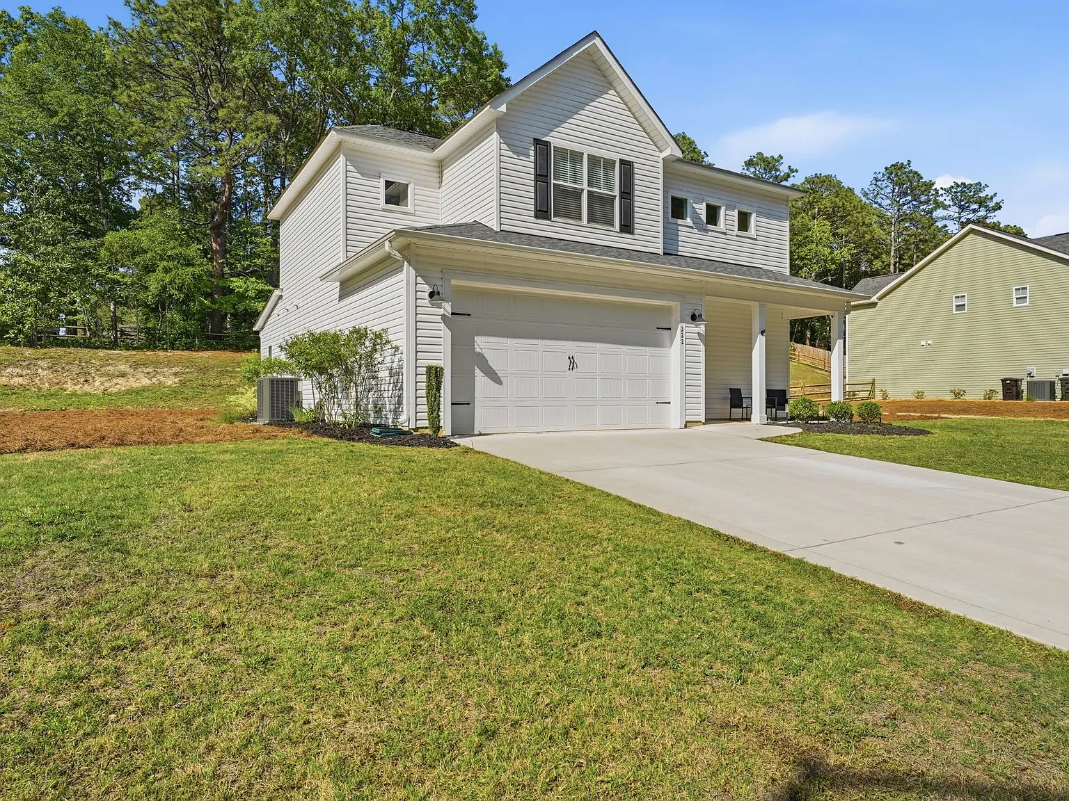 4 bed, 2.5 bath, 2100 sqft, $2,400 — Photo 3