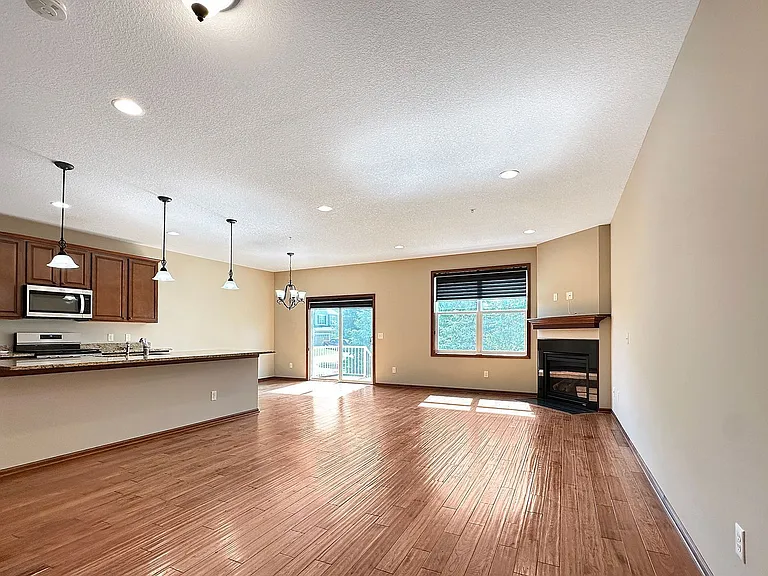 9496 Declaration Dr — Photo 3
