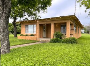 1806 N Robinson St, Cleburne, TX 76031