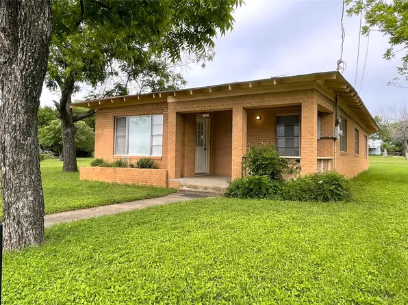 1806 N Robinson St, Cleburne, TX 76031