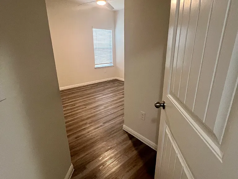 104 Moravia Rd — Photo 27