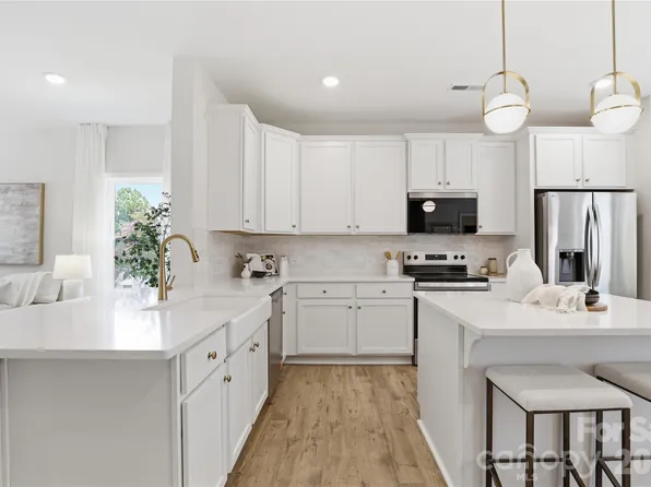 3306 Campbell Dr, Charlotte, NC 28205