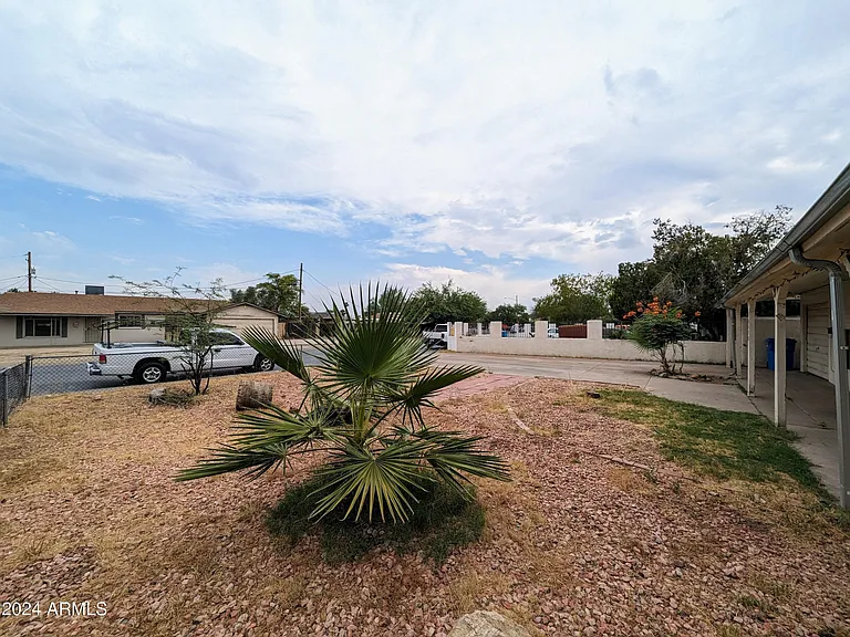 6036 N 31st Dr — Photo 7