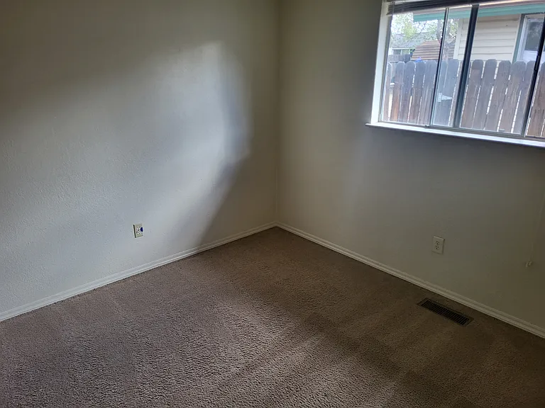 2601 Grant St — Photo 6