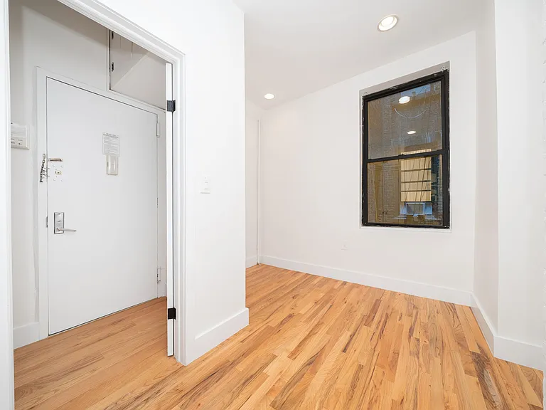 340 W 17th St #2B — Photo 7