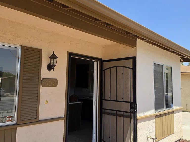 Corona St — Photo 18