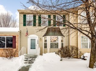 1334 Windsor Ct, Geneva, IL 60134