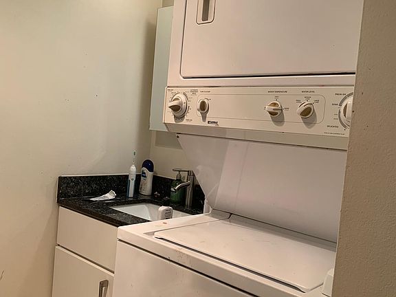 4th image of 900 Bush St APT 220