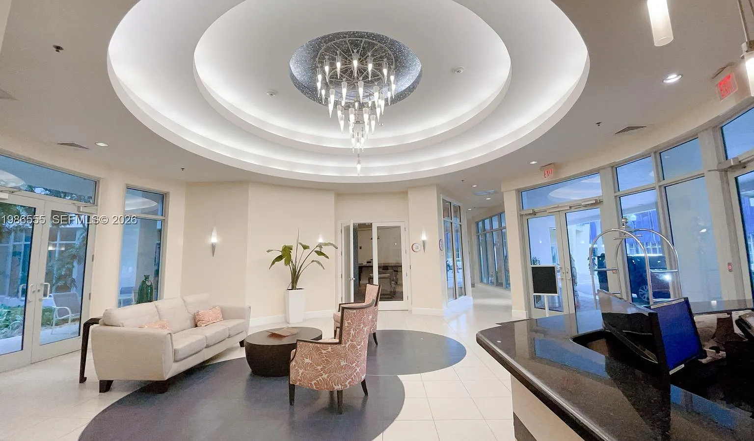 Radius Condo — Photo 3