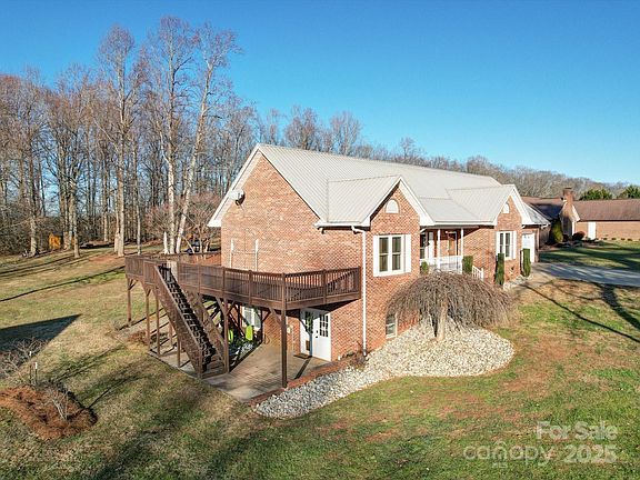 3rd image of 194 Beech Brook Ln